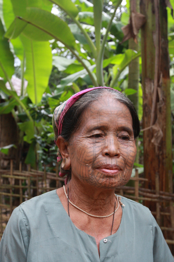 0 Tattoo Woman Mrauk U- Myanmar