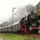 001 150-2 mit Rheingold in Erpel, am 01.04.2017.