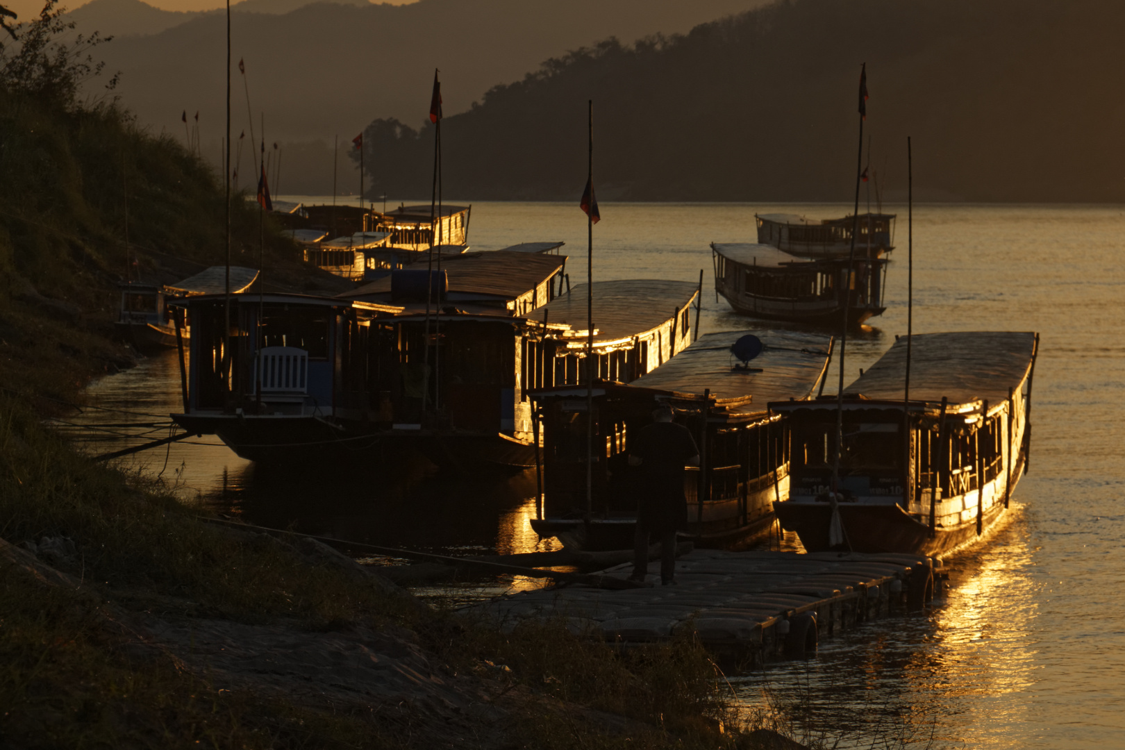 001 Luang Prabang coucher de soleil sur mekong