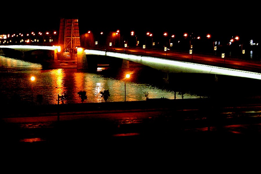 001 ... St. Petersburg: Neva-Brücke offen