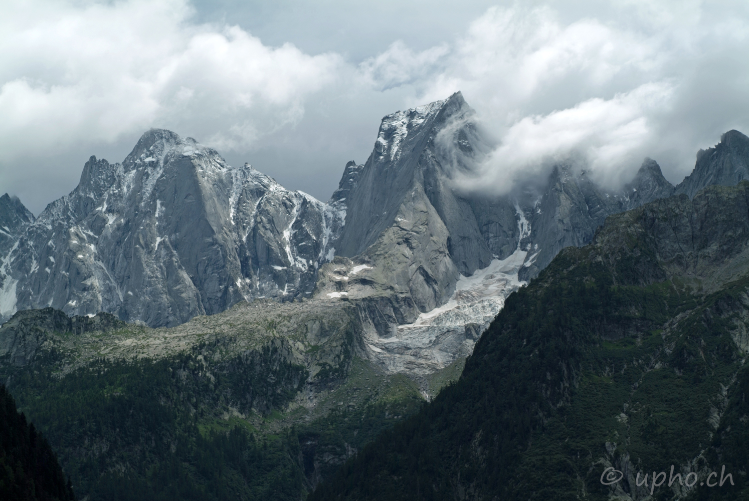 00139-2: Bergell mit Cengalo und Piz Badile