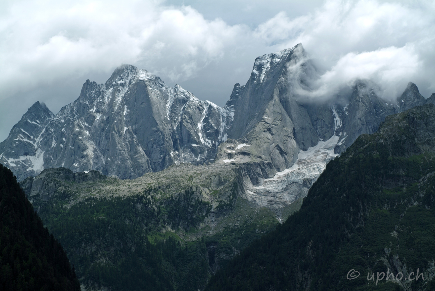 00140-2: Bergell mit Cengalo und Piz Badile