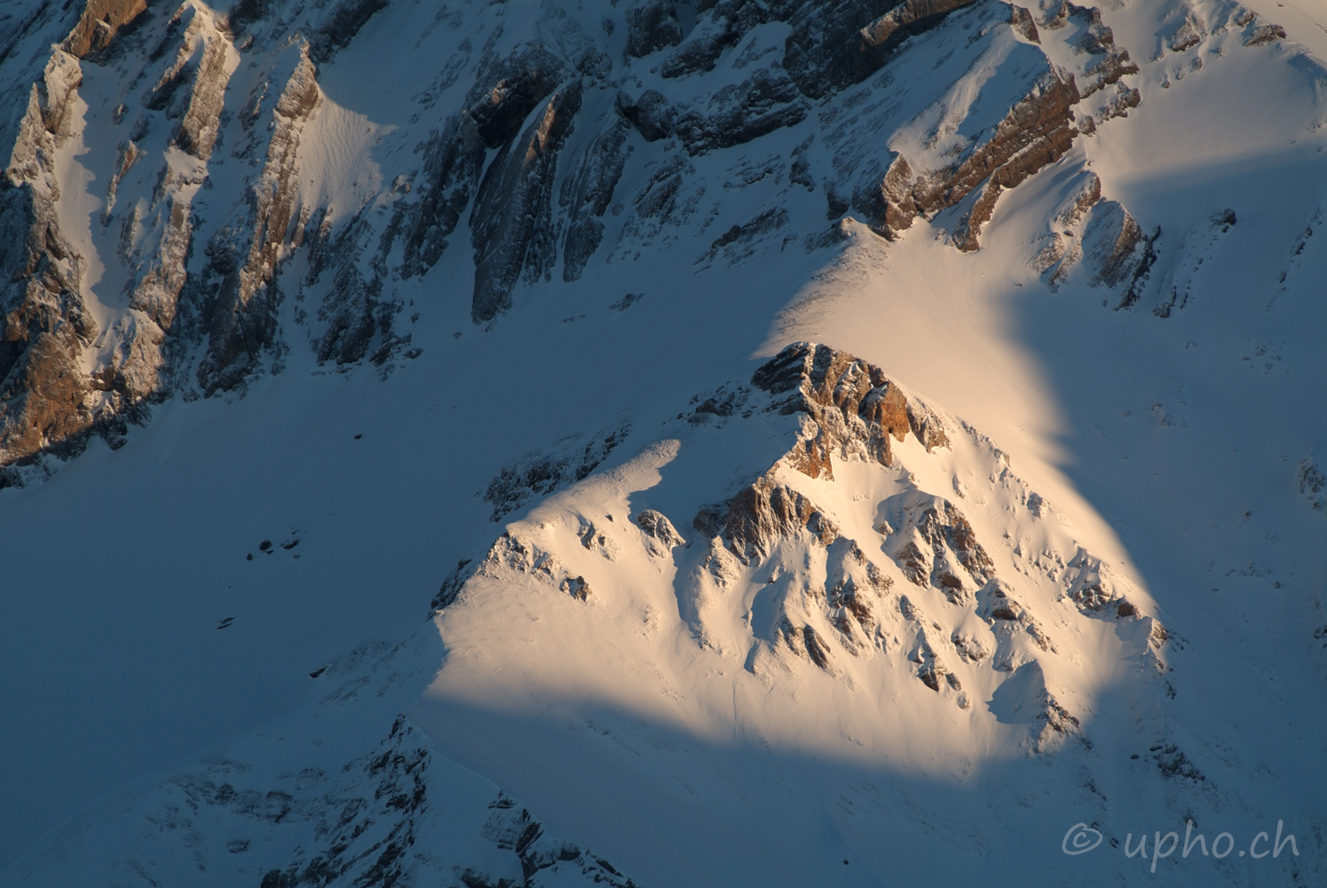 00179-2: Felsformation am Niesenhorn, Lauenen