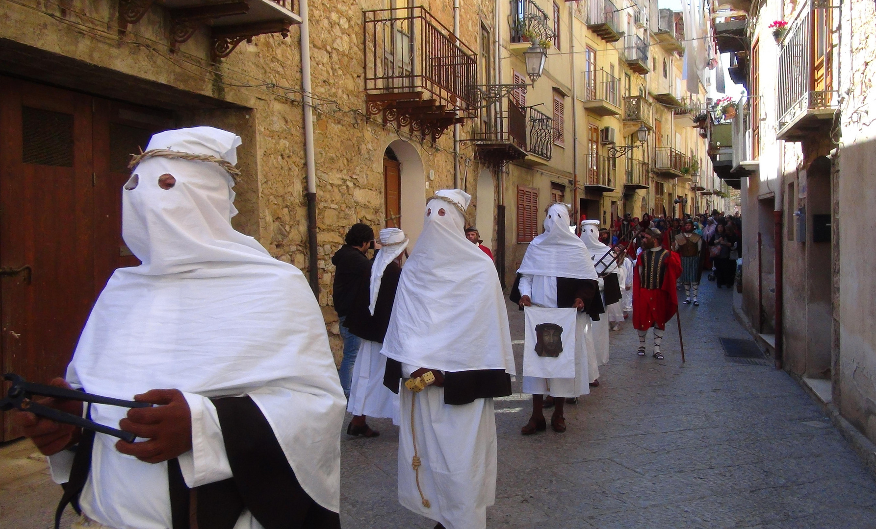 002 REPORTAGE Via Crucis a COLLESANO : "LA CERCA" 2017