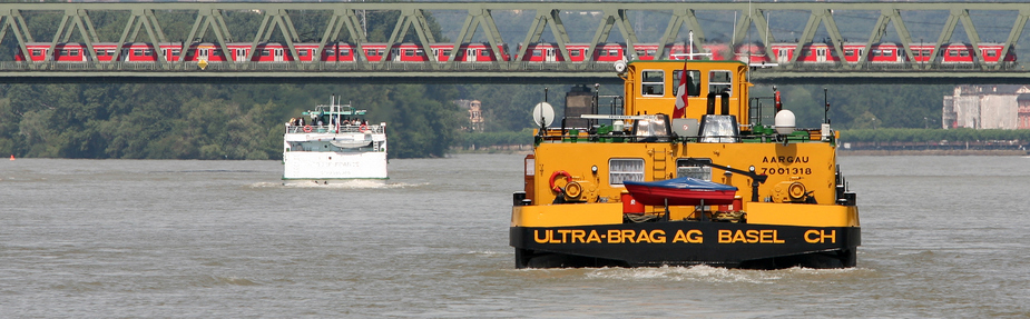 0036 auf dem Rhein