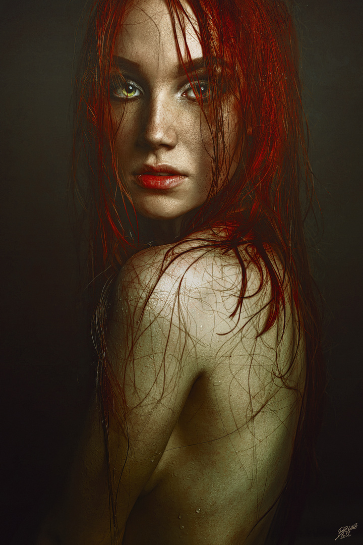 003_RedLady