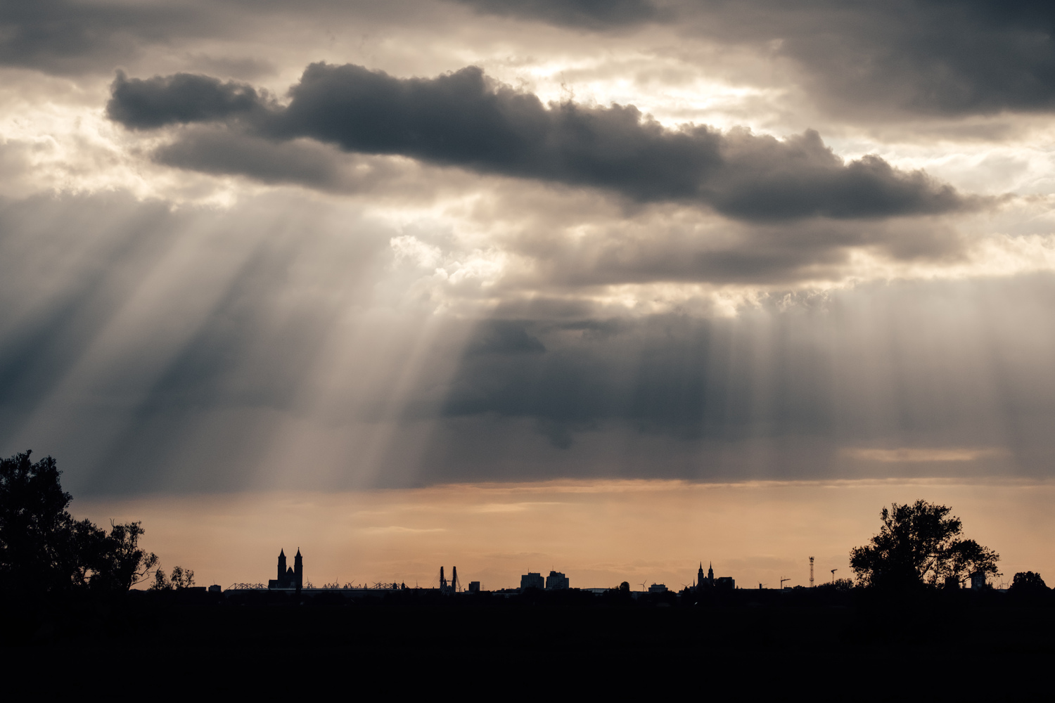 0043 - Magdeburg Silhouette