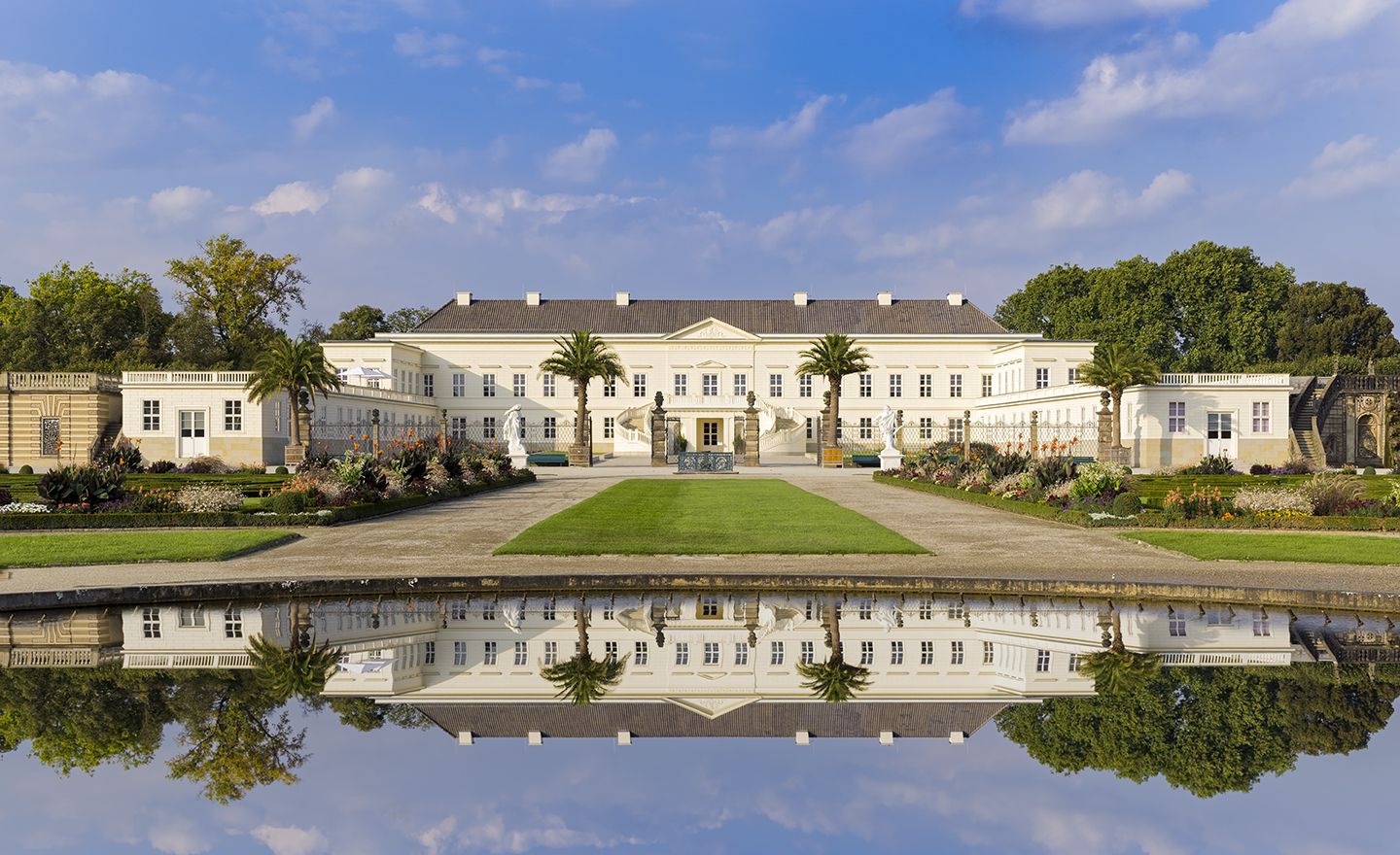 0099SB Schloss Herrenhäuser Gärten mit Spiegelung im Brunnen