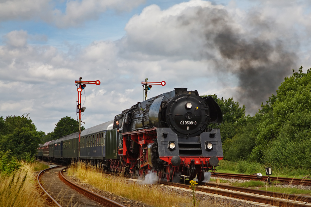01 0509-8 in Schleswig-Holstein Foto & Bild | züge, personenzüge ...