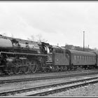 01 0513 mit P 4004 im Güterbahnhof Saalfeld bereitgestellt 