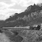 01 0522 mit D504 unterhalb der Dornburger Schlösser auf der Saalebahn