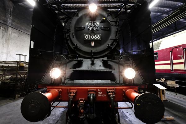 01 066 im Lokschuppen im BBW Arnstadt