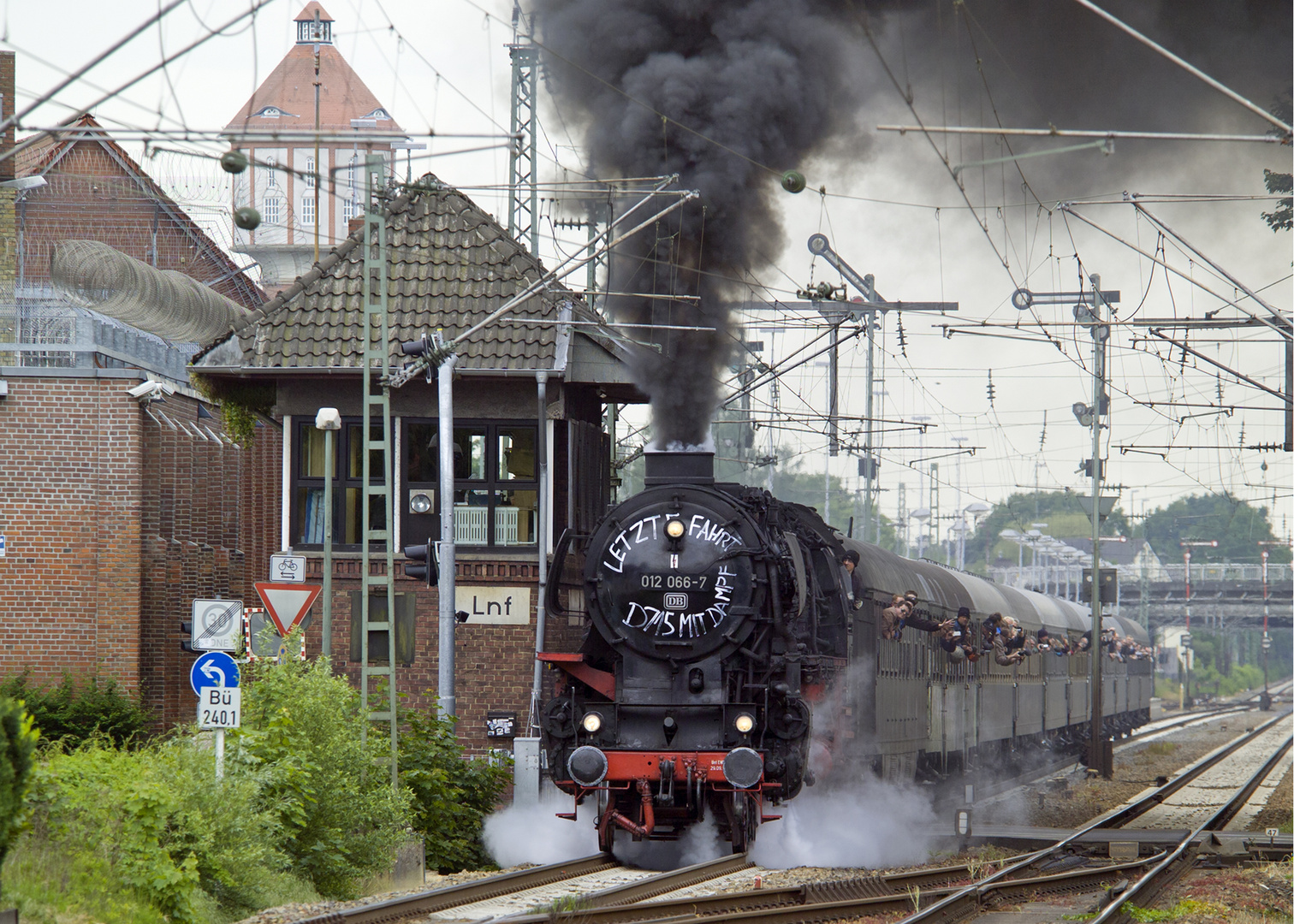 01 1066 mit Sonderzug D 735 in Lingen(Ems)