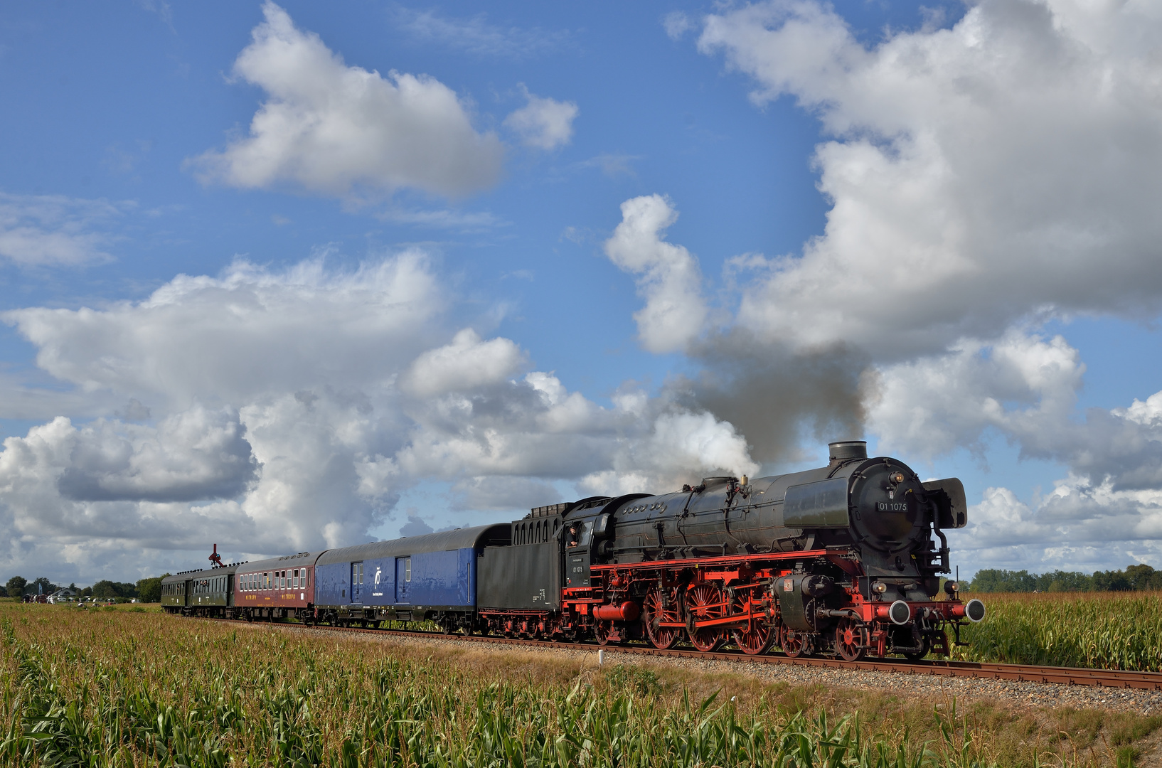 01 1075 der SSN am 07.09.19 bei Terrug naar Toen in Beekbergen