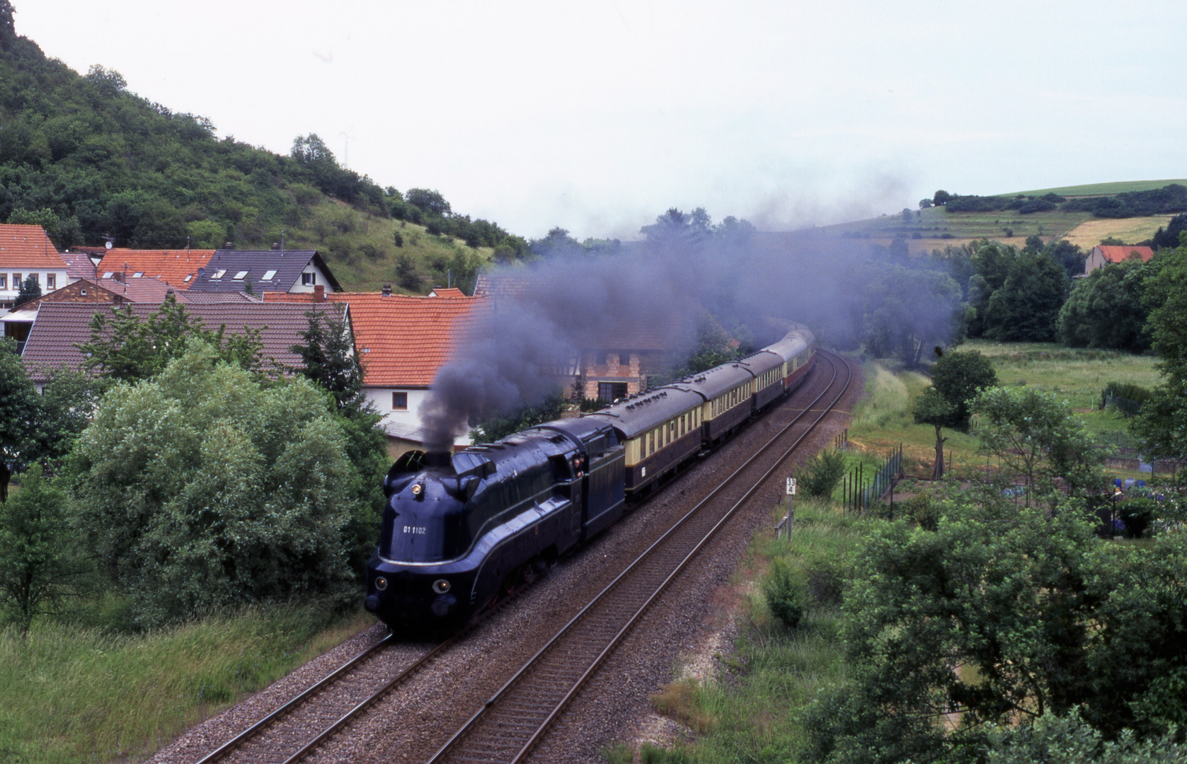 01 1102 mit historischem Rheingoldzug 1