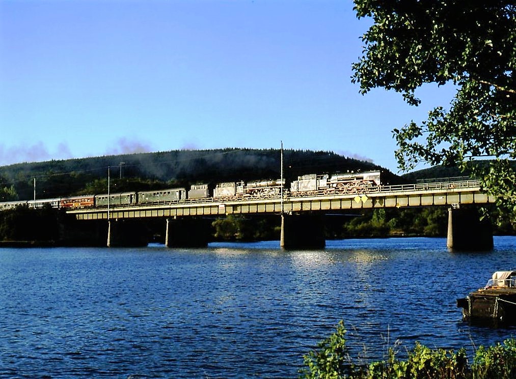 01 118 und 01 1066 auf Moselbrücke Konz