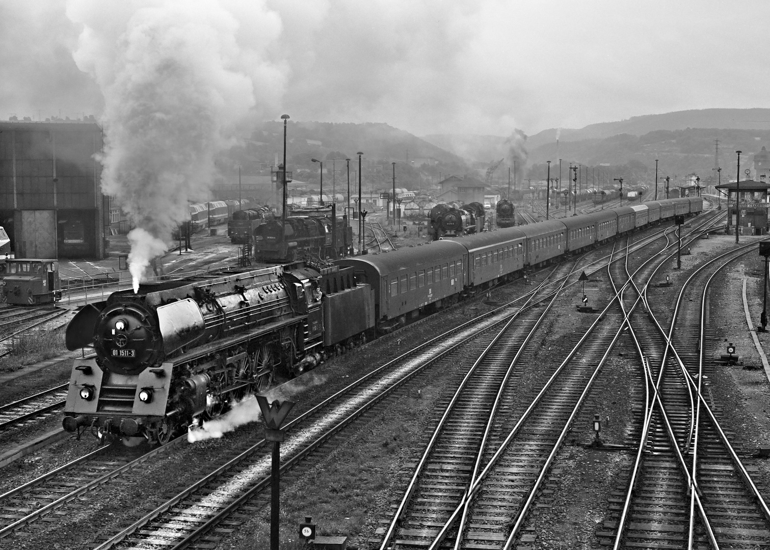 01 1511, Ausfahrt mit Eilzug nach Leipzig, Saalfeld im Juli 1980