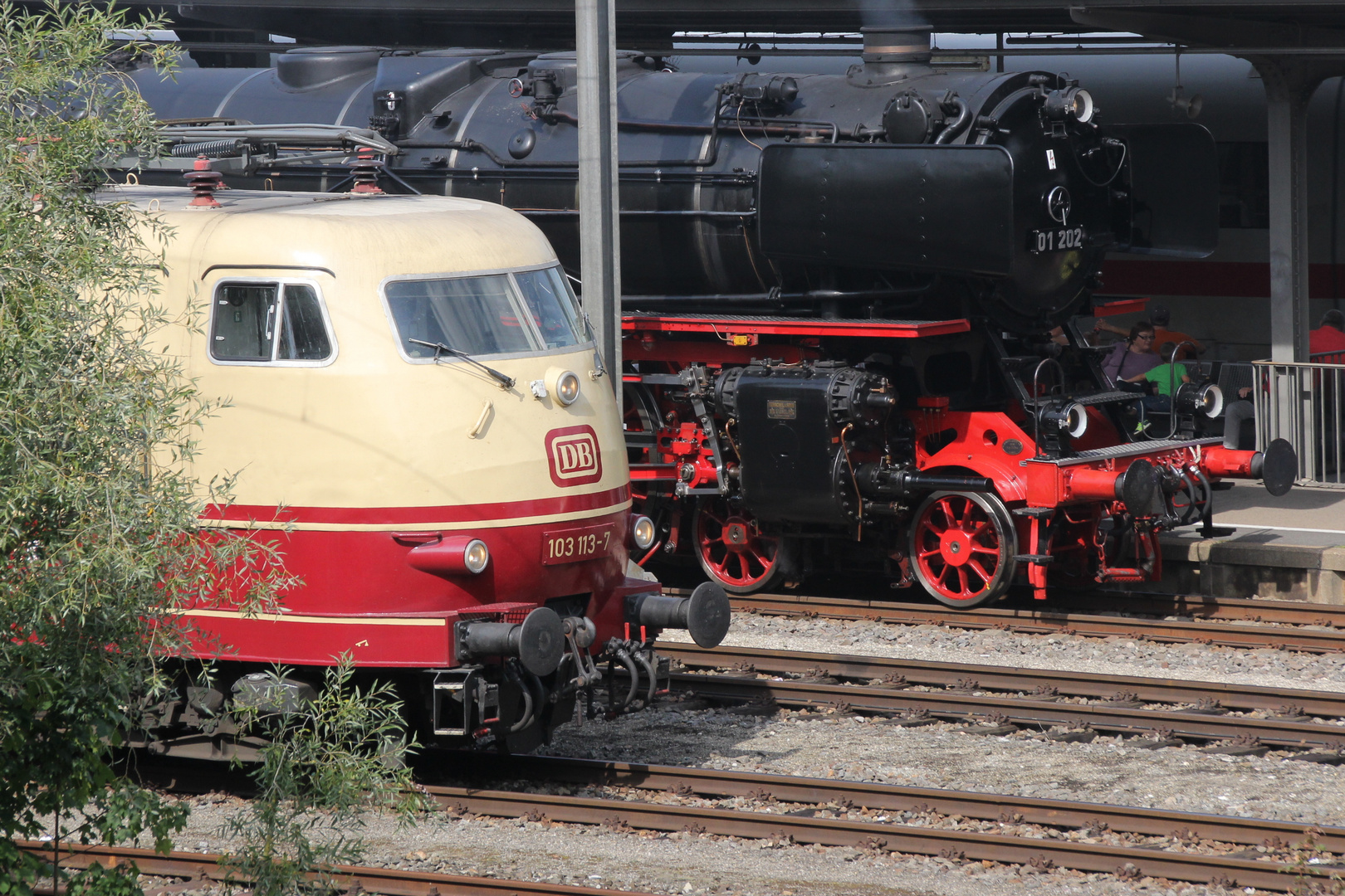 01 202 und 103 113-7 in Göppingen