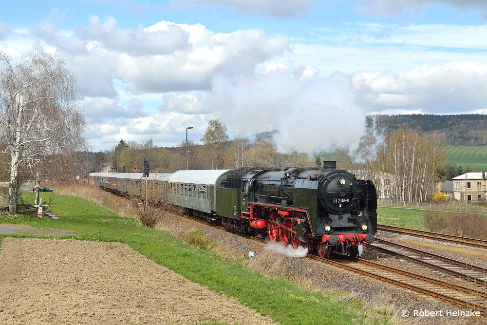 01 2118 mit einem Sonderzug nach Zittau bei Eibau