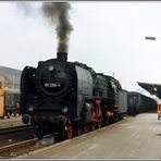 01 2204 nun zurück aus dem Bw Güstrow nach dem drehen an ihren Zug