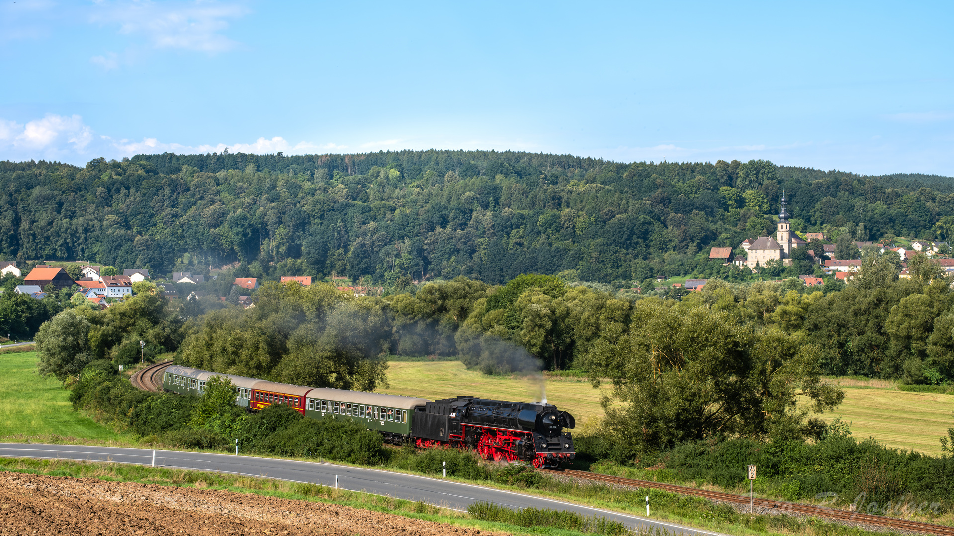 01 519 mit der Fichtelgebrirgsrundfahrt bei Trebgast