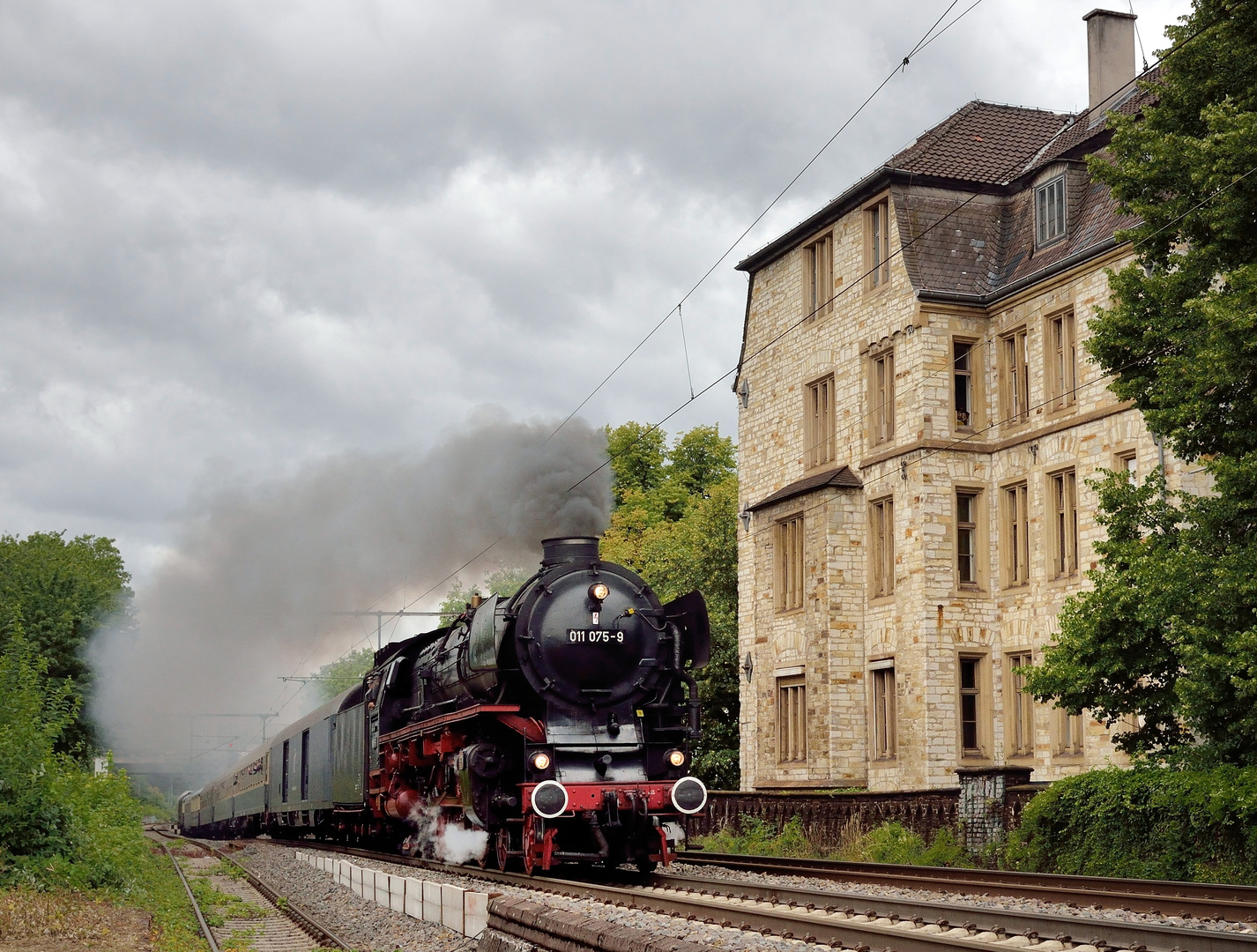 011 075-9 am 07.07.19 in Paderborn Kasseler Tor 