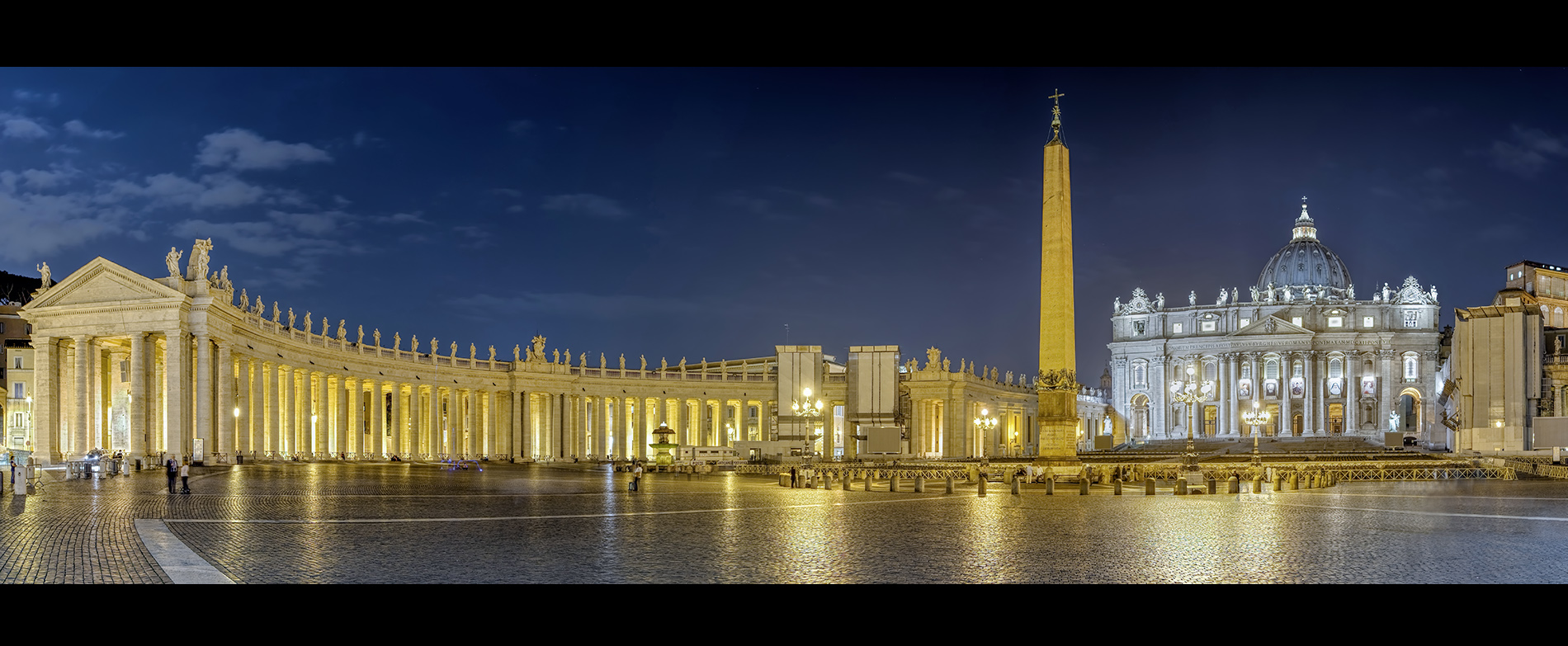 0110K-0121K Petersdom beleuchtet  Panorama 2