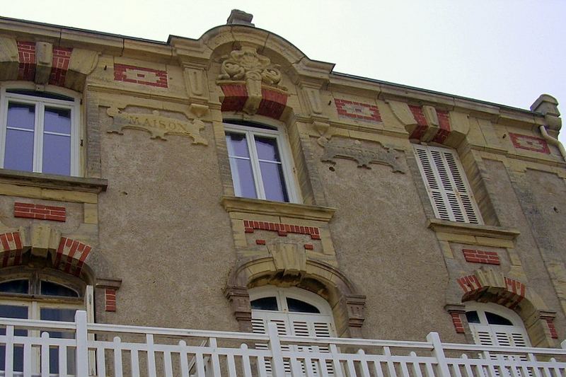 014 F nor St. Aubin: Fassade Rathaus