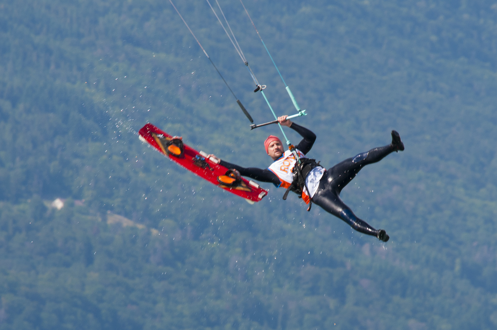 0176-Kitesurfer in Lüscherz