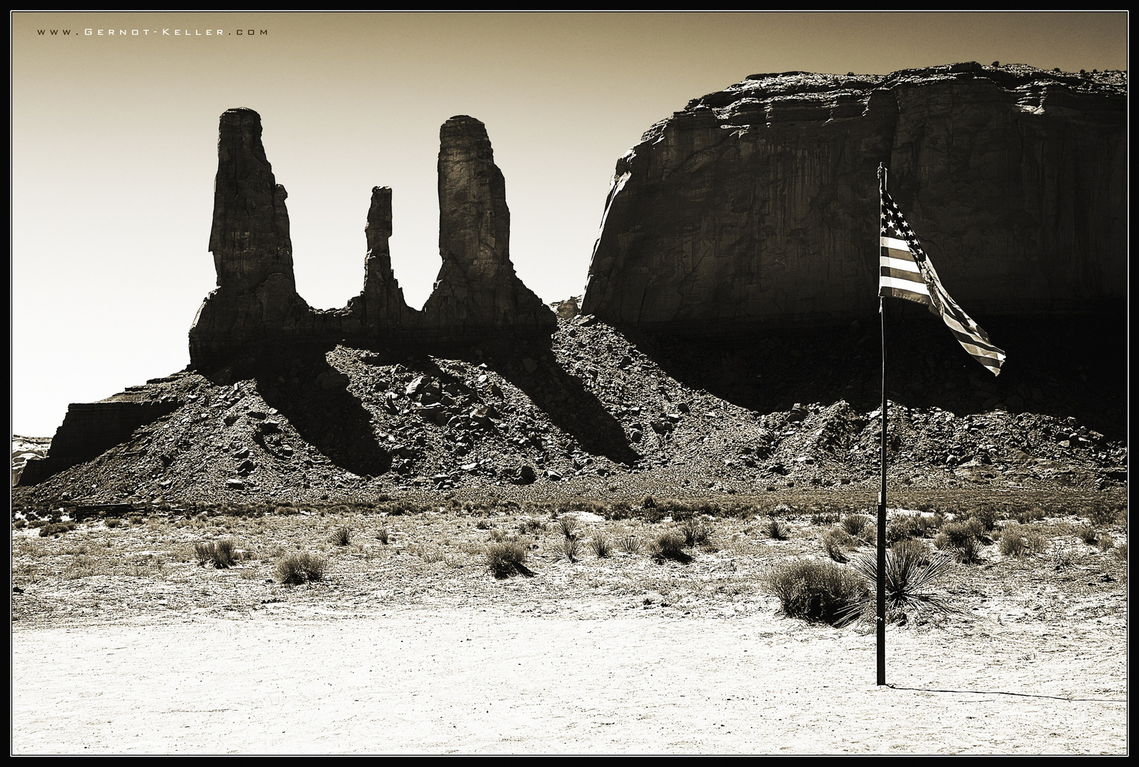 01963 - Three Sisters, Monument Valley