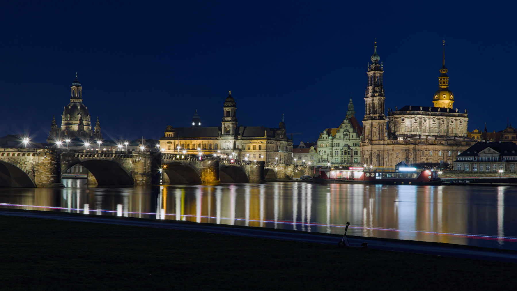 02-10-28 Dresden Nachts