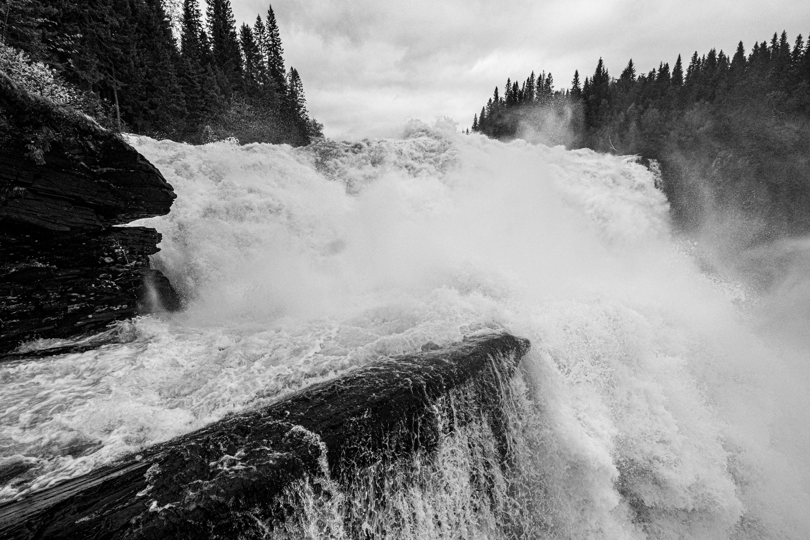 02 Wasserfall Tännforsen