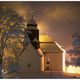 Dorfkirche in einer Winternacht