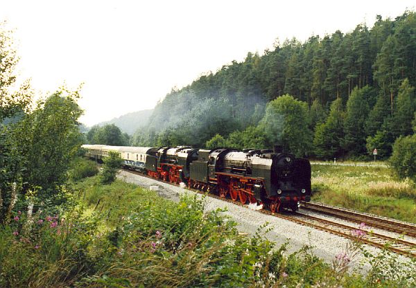 03 001 und 01 137 am Hönebacher Tunnel Strecke Bebra-Eisenach