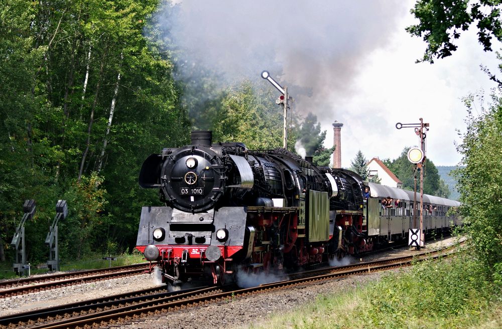 031010 und 41 1144-9 in Immelborn auf dem Weg nach Meiningen