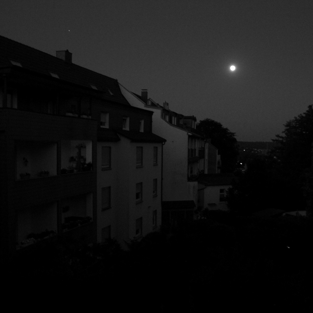 03:57 Uhr