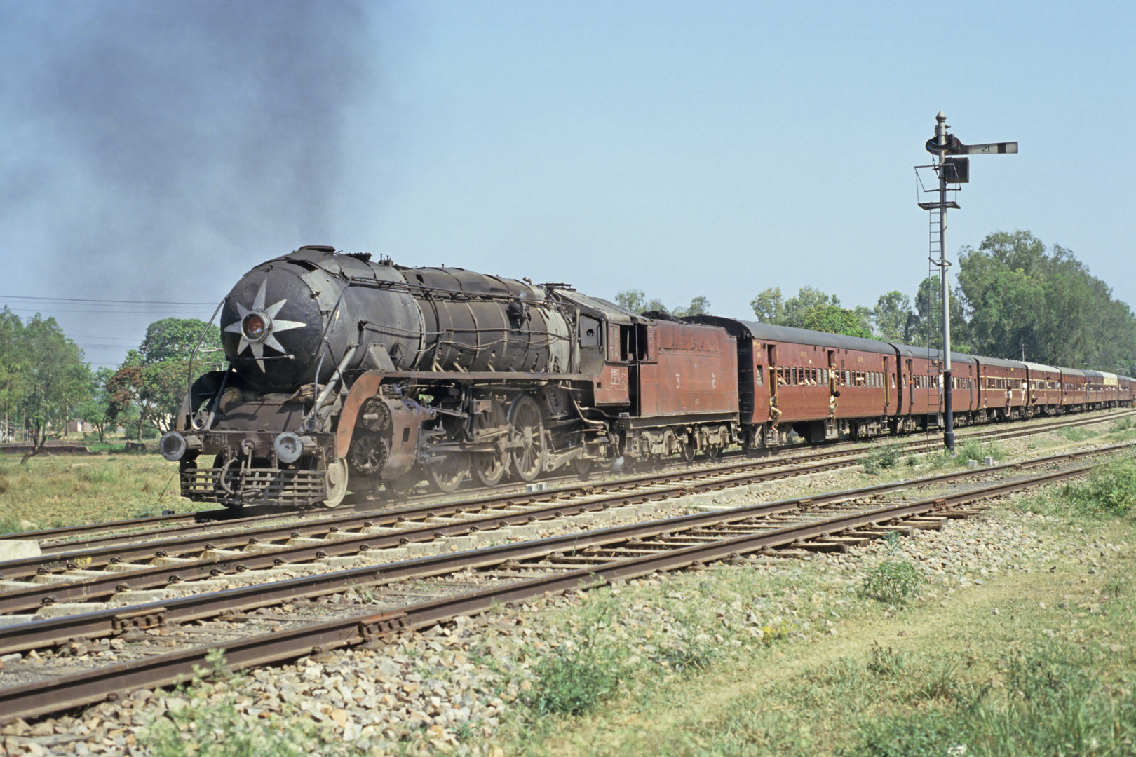 039-Indien-WP7511 Bahnhof Noli  -  Dokument des Endes einer Epoche