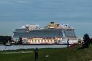 GENTING DREAM during conveyance von Ostseefoto