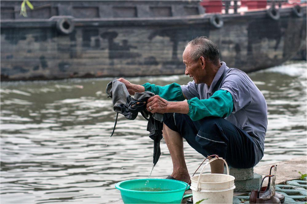041 / 2019 - Wäsche am Fluss in Kunshan/China 
