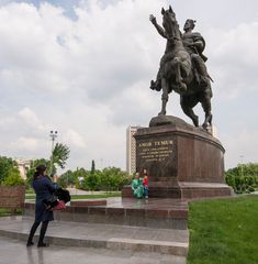 042 - Tashkent - Amir Temur Square - Statue Temur Lenk