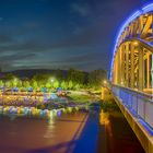 0423UZ-30UZ Strandbar mit Brücke beleuchtet an der Weser in Rinteln