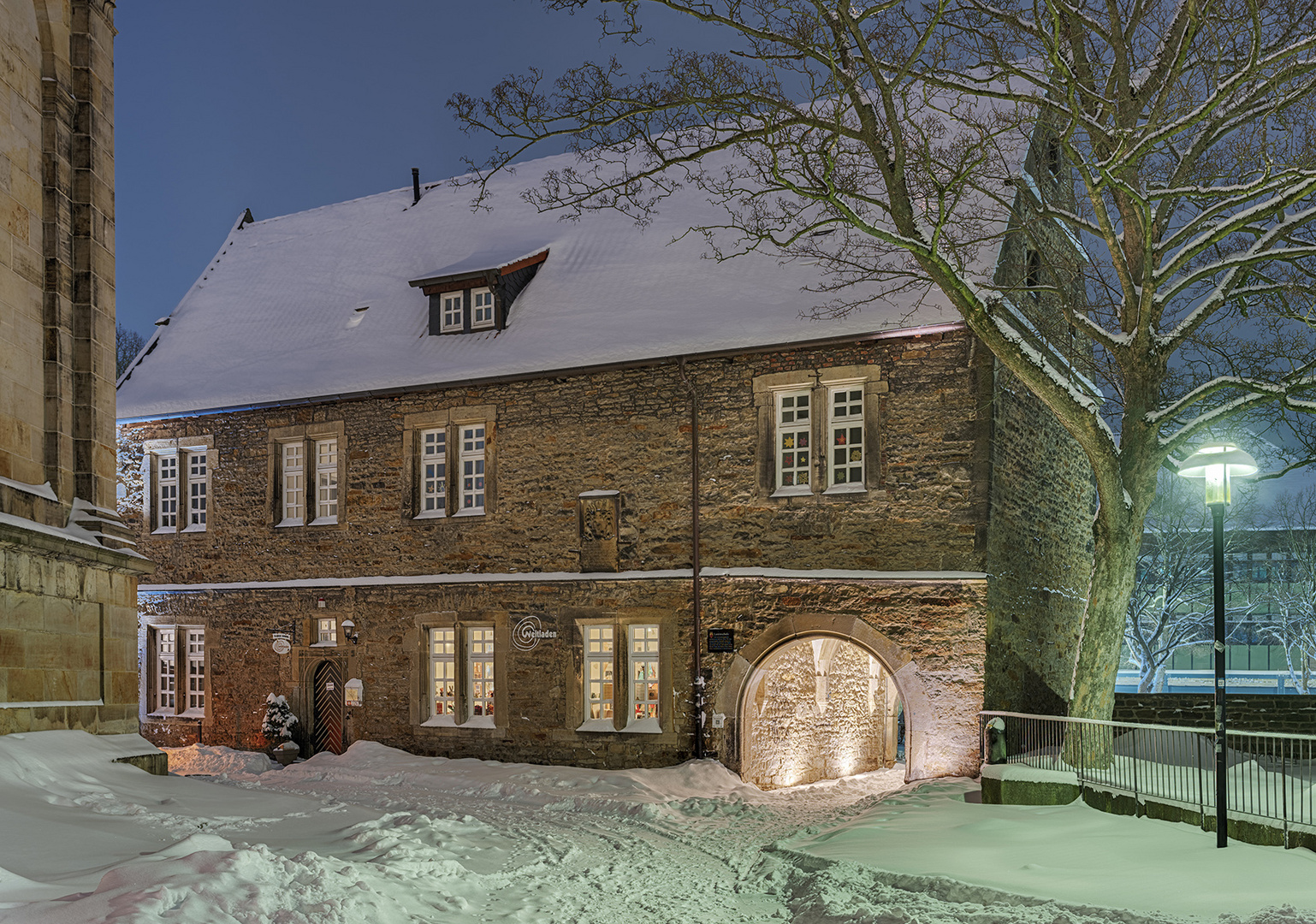 0428TZ-436TZ alte Lateinschule Stadthagen Winter Schnee beleuchtet