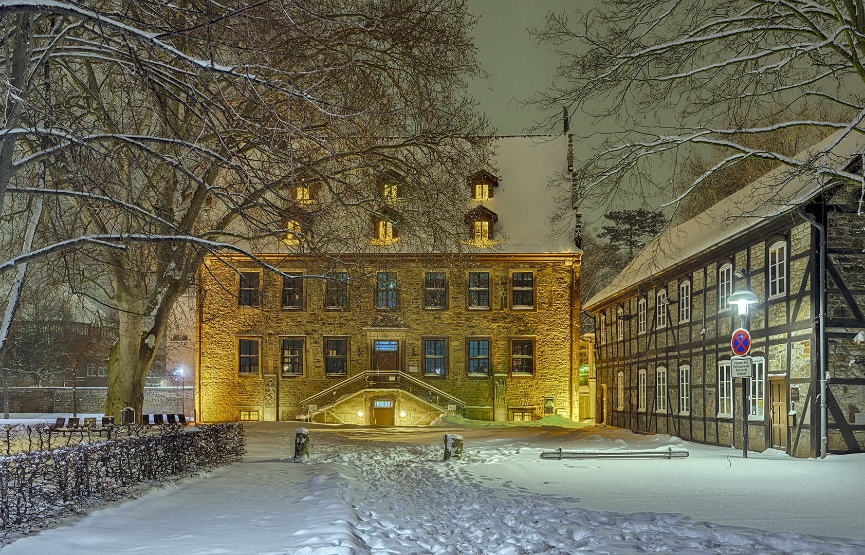 0437TZ-45TZ Landsbergschen Hof Stadtbücherei Stadthagen Winter Schnee beleuchtet