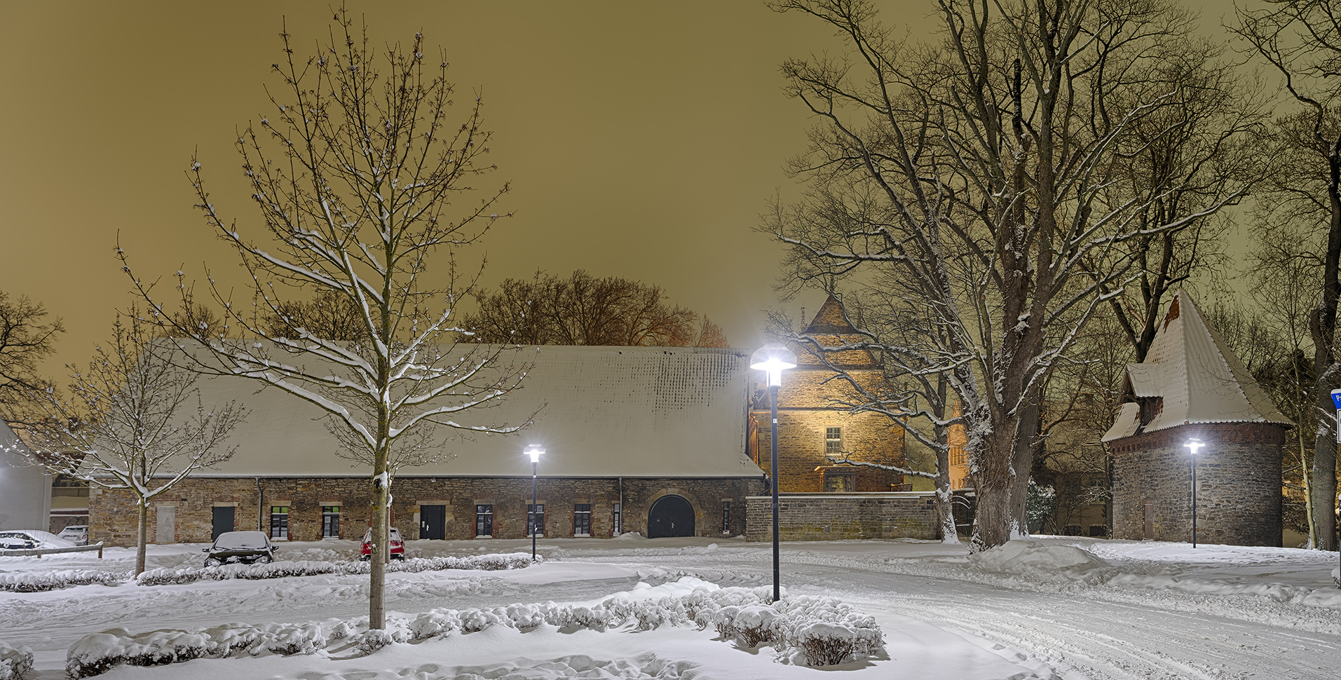 0460TZ-67TZ  Stadthagen Zehntscheune Stadtbücherei Turm am Schloss Winter Schnee beleuchtet Panorama