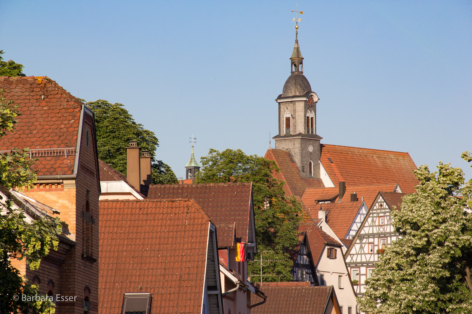 05-Stadtkirche mit Dächern der Altstadt