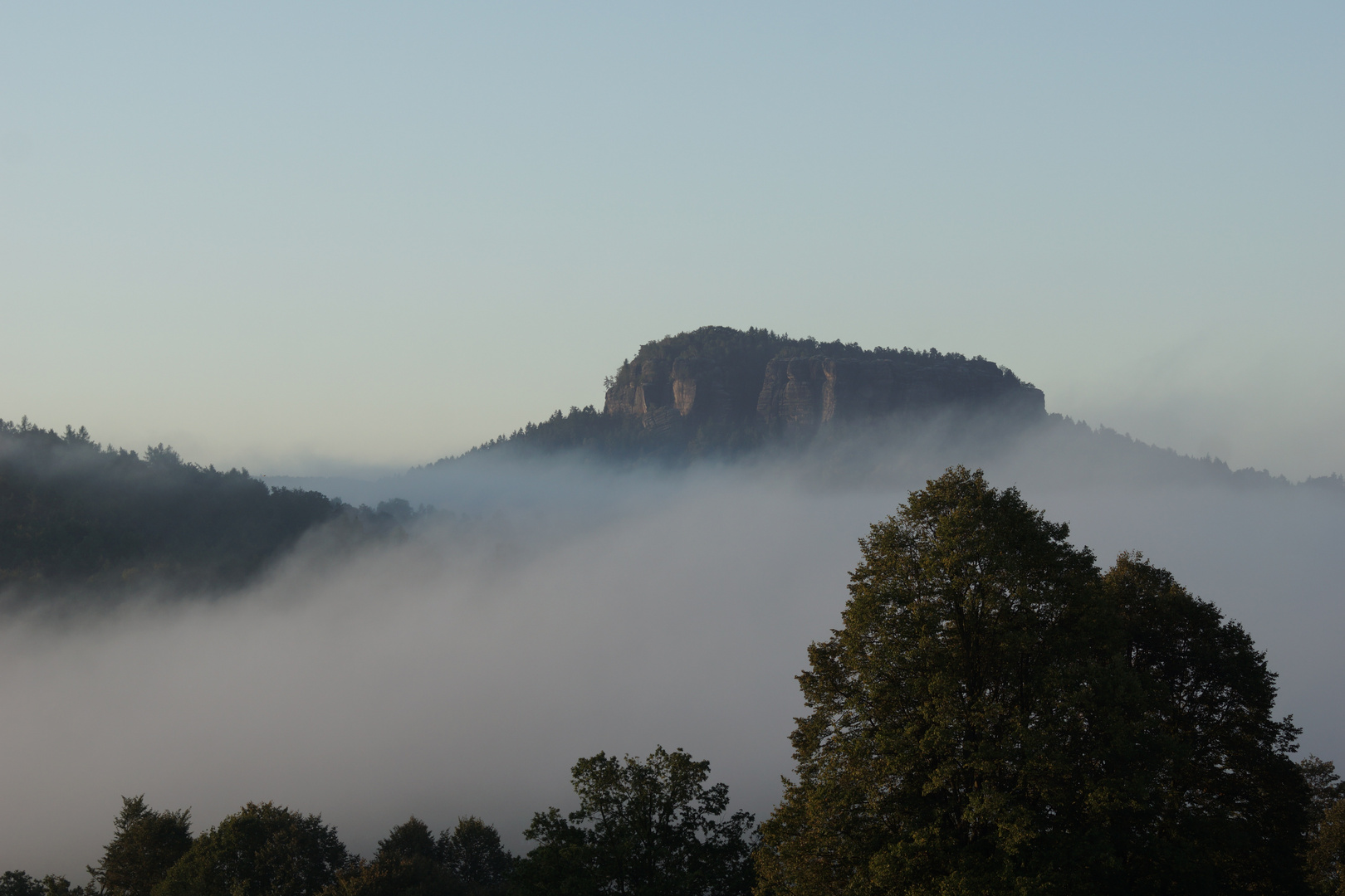 05.00 im Nebel vom Lilienstein aus