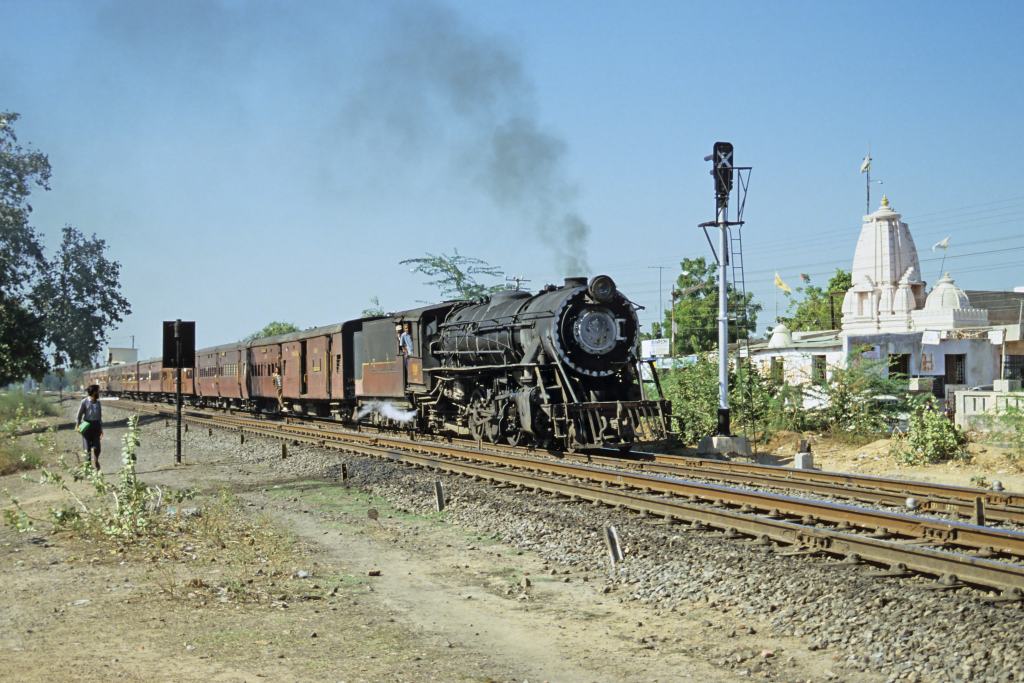 051-Indien Ahmadabad  1994 noch Meterspurzentrum der Indian Railways mit Dampfbetrieb