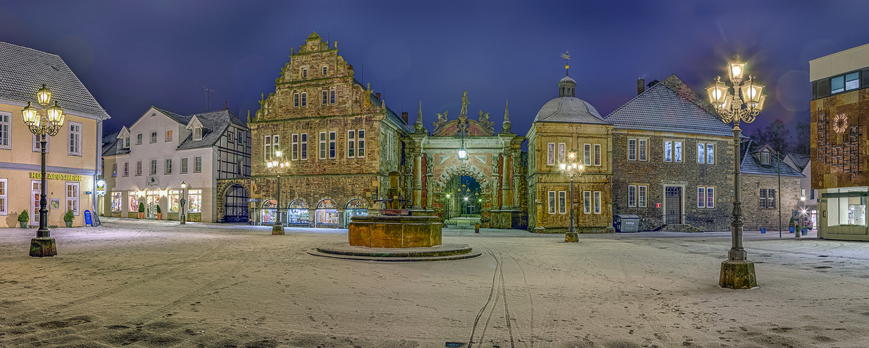 0511A-0537A Marktplatz Bückeburg Panorama Winter Schnee Detail