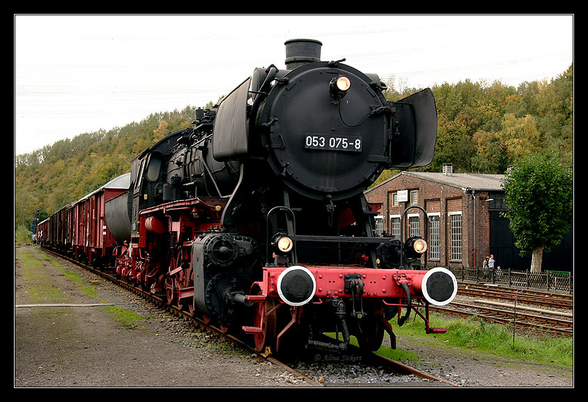 053 075-8 in Dahlhausen Hbf