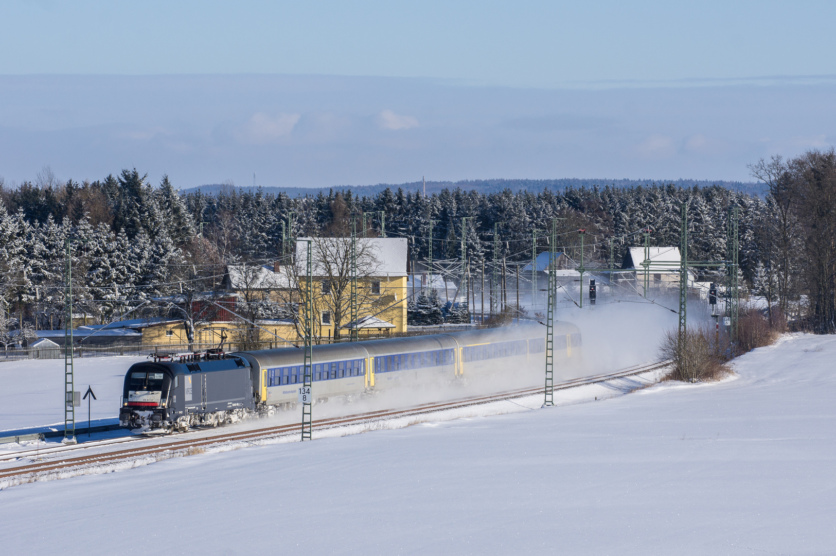 06.01.17 MRCE Taurus 030 mit RE Ersatzverkehr und MRB Wagenpark bei Kornbach groß